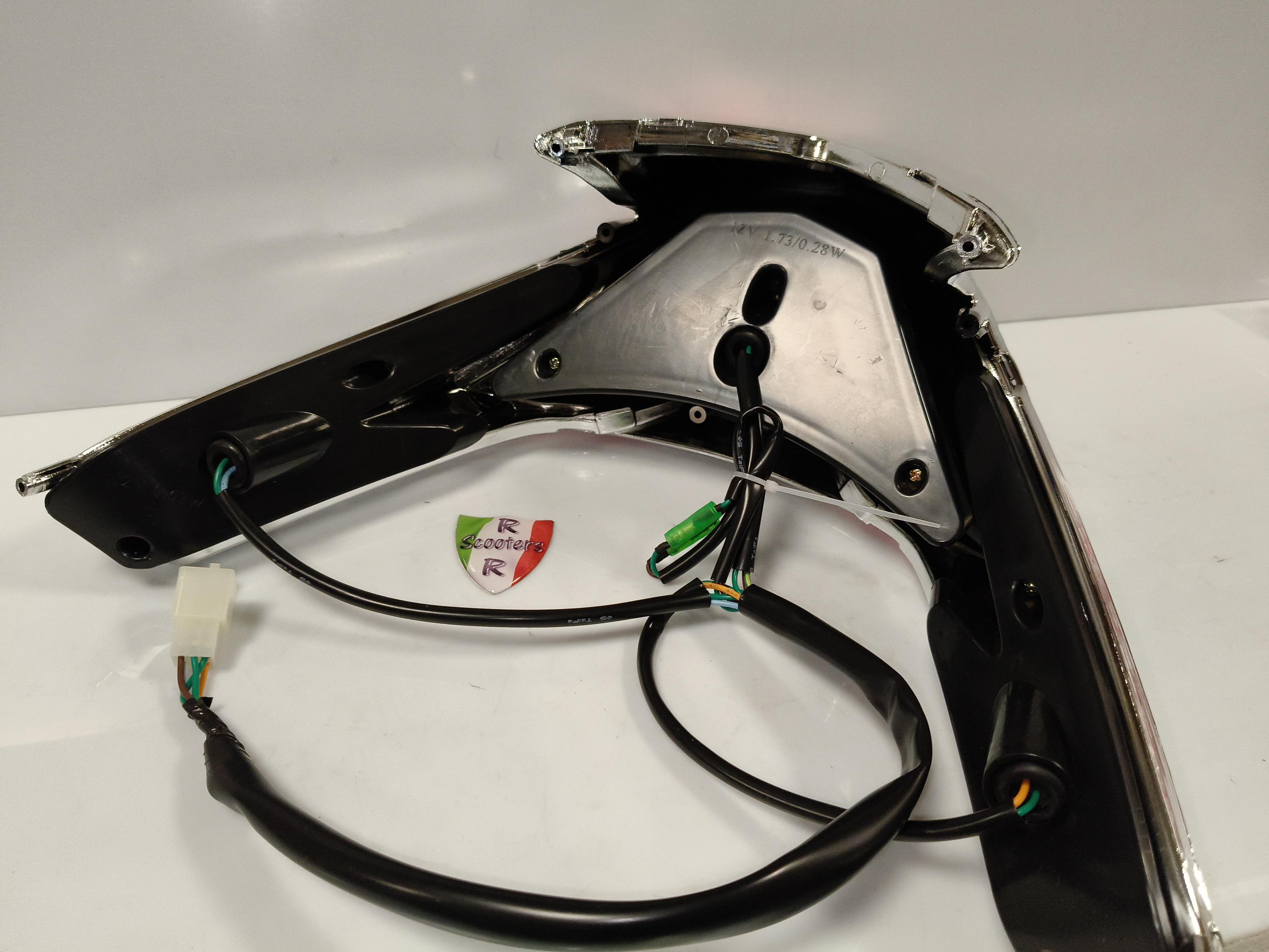 AGM R8 - Achterlicht compleet