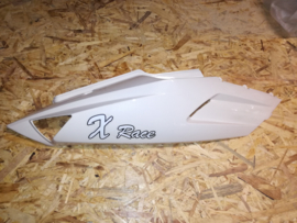 VOM - Xrace/F22 - Achterscherm Rechts - Creme/Wit (met Logo) - (VAK Z-60.02)
