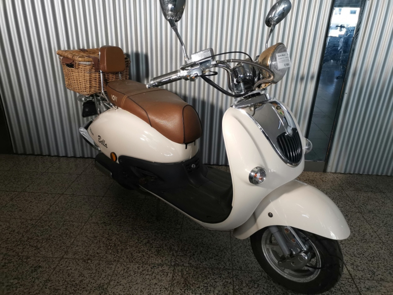 Scooter gebruikt - Bella Milano (25 km/u) - (F-263-DJ) | Scooter GEBRUIKT |  RRscooters