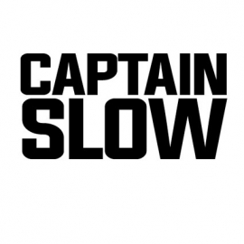 CAPTAIN SLOW sticker | 10cm Glans Zwart