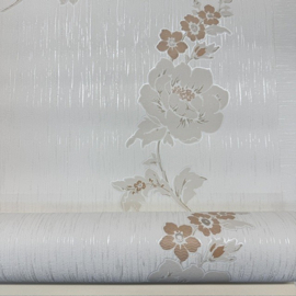Landelijk bloemen behang beige zandkleuren met een subtiele glitterafwerking