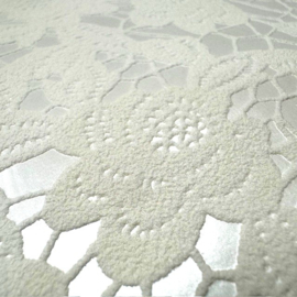 Witte Kant Pracht: Behang Geborduurd Design en Glanzende Textuur 45572