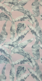 Roze Behang met Groene Palmbladeren L84403 | Tropisch Vliesbehang