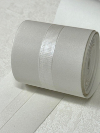 Witte klassieke behangrand satijn look 4,7 cm – 5 meter lang