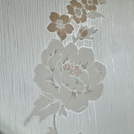 Landelijk bloemen behang beige zandkleuren met een subtiele glitterafwerking