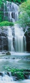 2-1256 Komar Fotobehang Pura Kaunui Falls waterval grijs groen behang