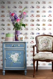 158111	wallpaperXXL cup and saucers groen roze wit kopjes behang