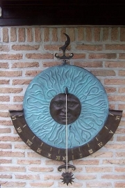 BRONZEN ZONNEWIJZER MUURDECORATIE