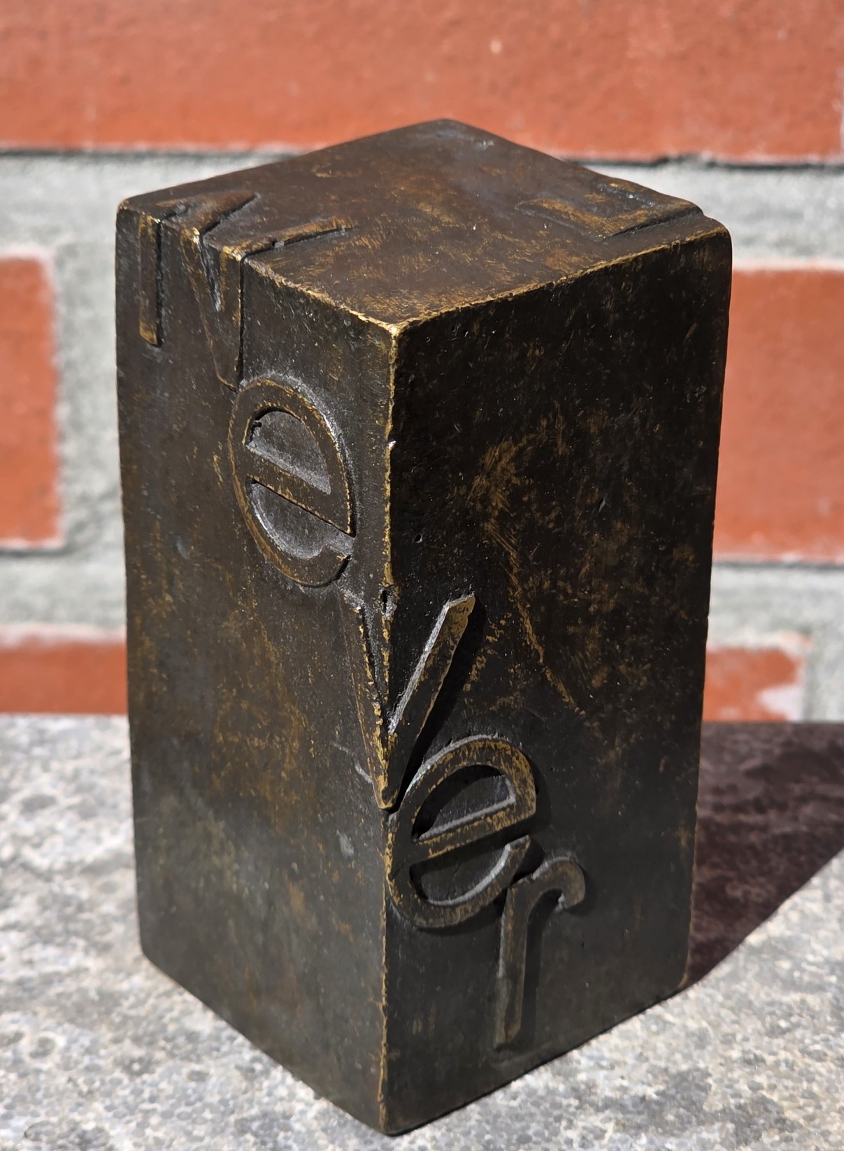 NEVER FORGOTTEN URN