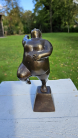 DIKKE DAME / RECHTERBEEN GEBOGEN