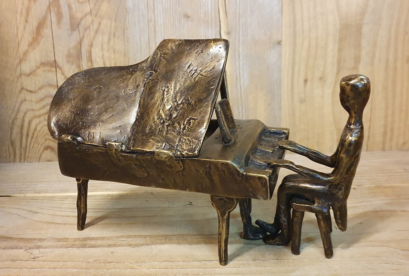 PIANIST MET VLEUGEL PIANO