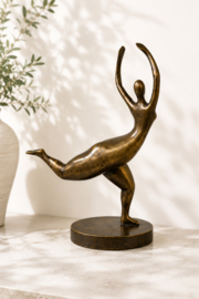 DANSENDE VROUW
