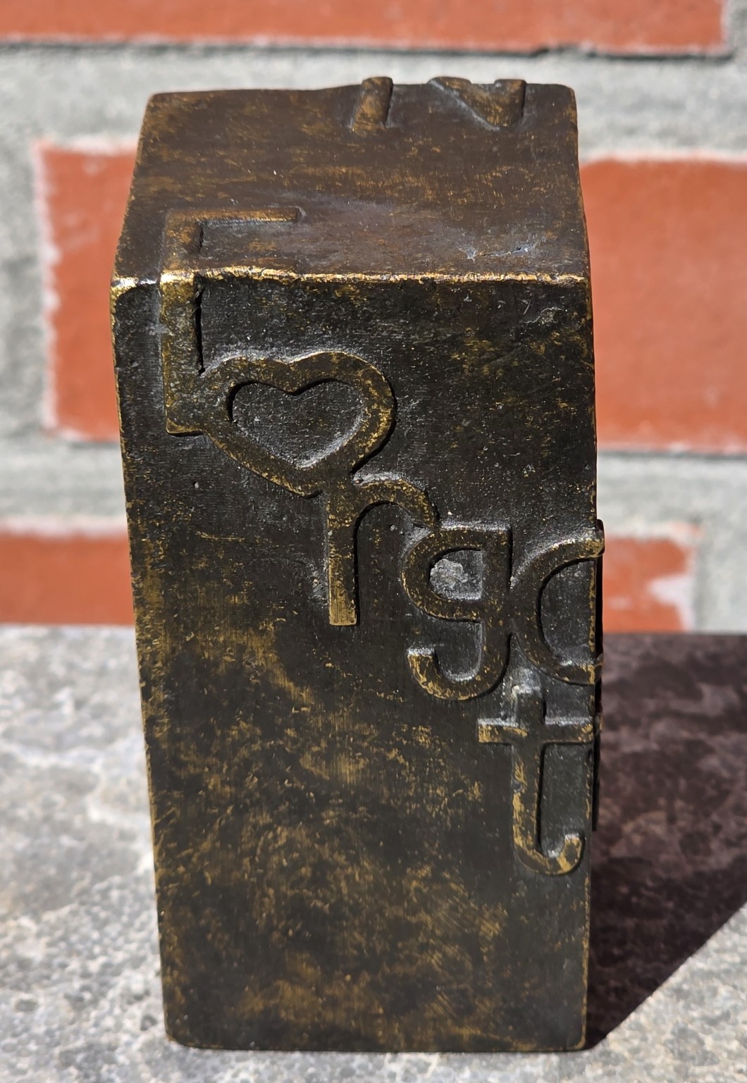 NEVER FORGOTTEN URN