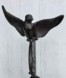 BEL MET VOGEL MET UITSLAANDE VLEUGELS