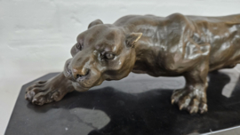 PANTER OP MARMEREN VOET