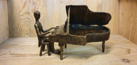 PIANIST MET VLEUGEL PIANO