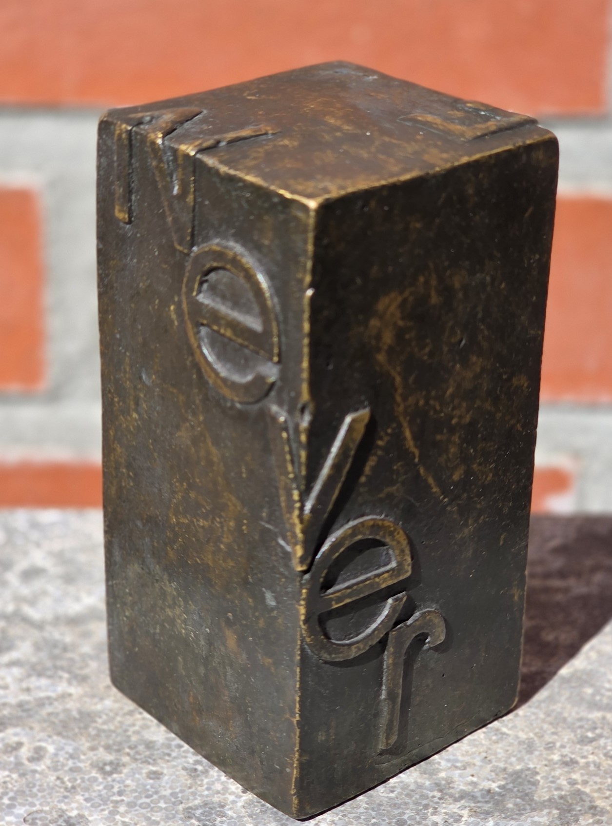 NEVER FORGOTTEN URN
