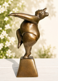 DIKKE DAME / RECHTERBEEN GEBOGEN