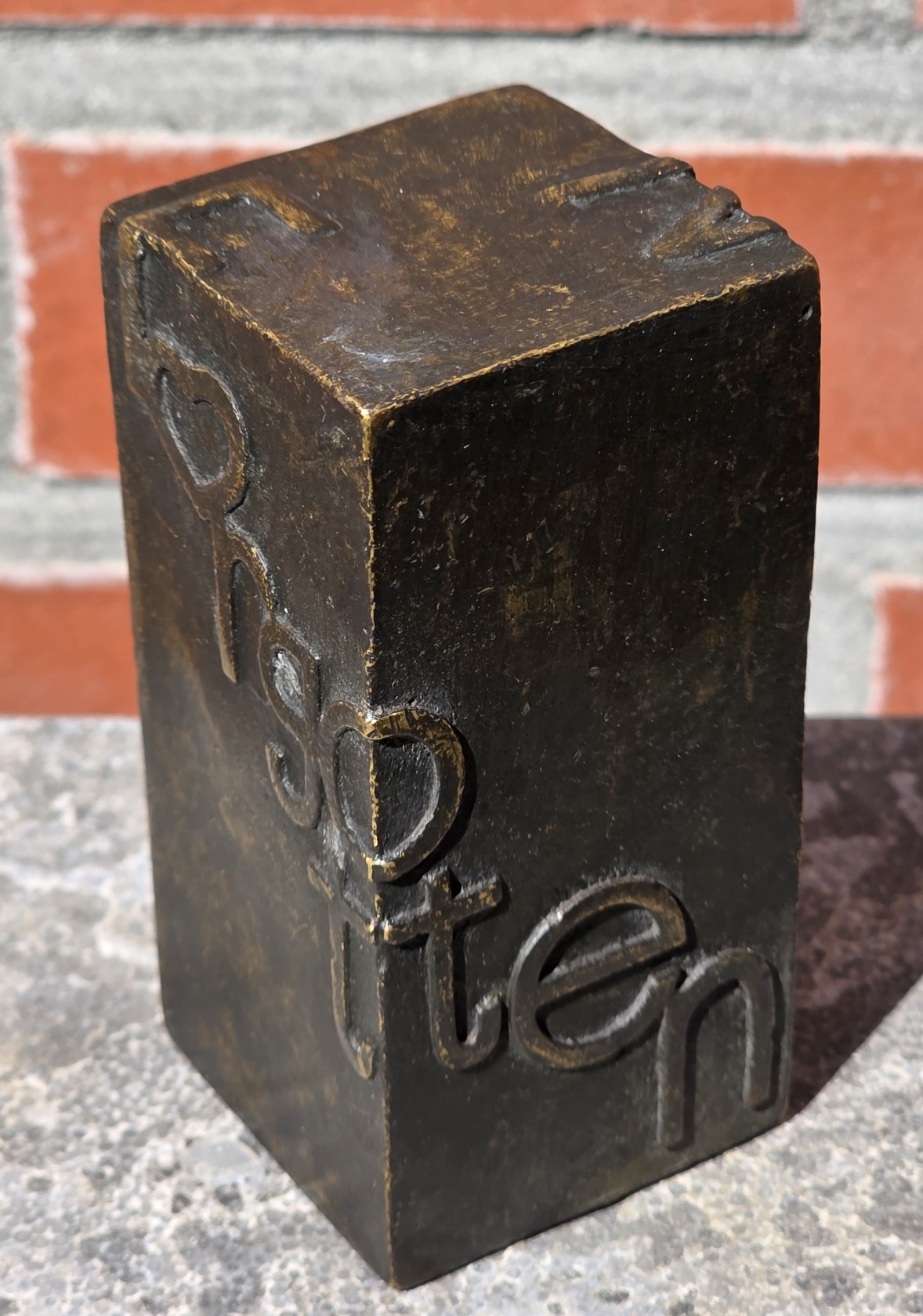 NEVER FORGOTTEN URN