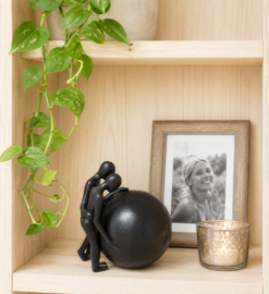URN MET VERDRIETIGE MENSEN