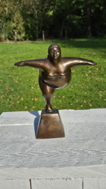 DIKKE DAME / LINKERBEEN NAAR ACHTEREN