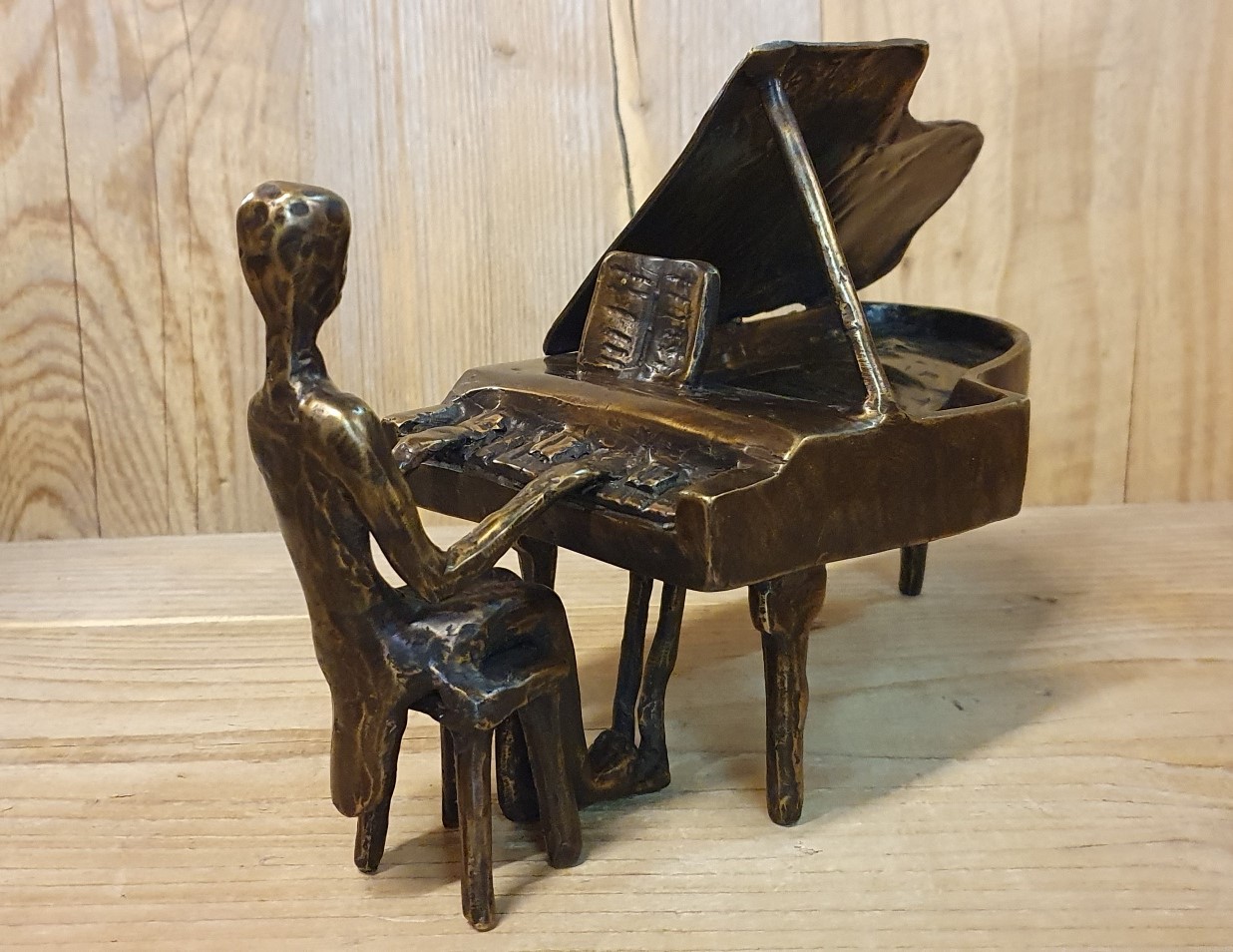 PIANIST MET VLEUGEL PIANO