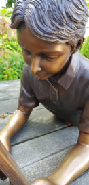 LIGGENDE LEZENDE JONGEN