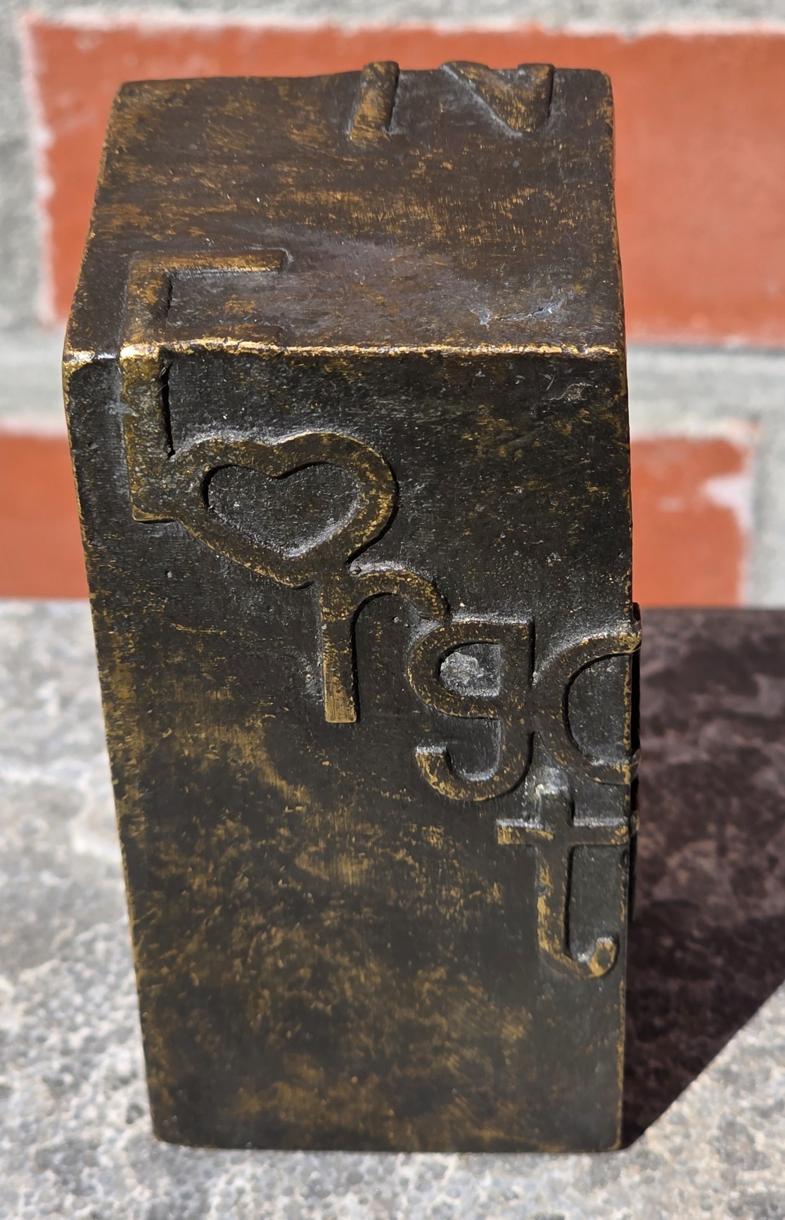 NEVER FORGOTTEN URN