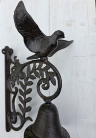 BEL MET VOGEL MET UITSLAANDE VLEUGELS