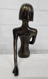 VROUW ZITTEND / RANDZITTER