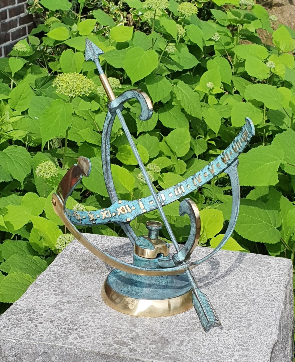 KLEINE BRONZEN ZONNEWIJZER