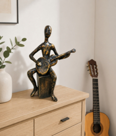 MAN MET GITAAR / GITARIST