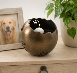 URN MET POOTAFDRUK  EN WAXINEHOUDER