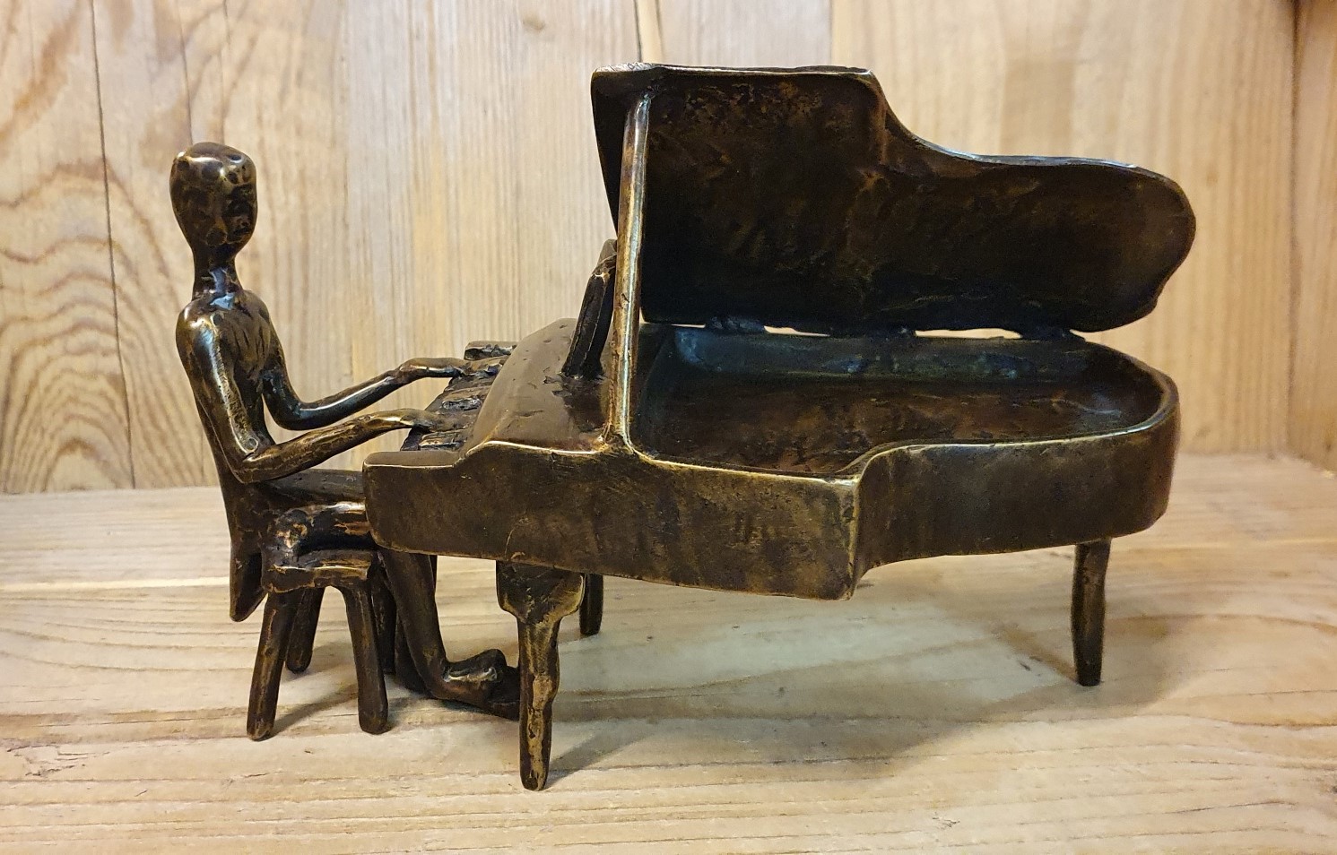 PIANIST MET VLEUGEL PIANO