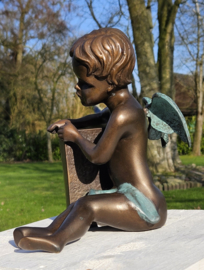 ZITTENDE ENGEL