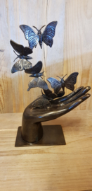 HAND MET 5 VLINDERS  / LINKERHAND