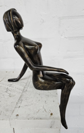 VROUW ZITTEND / RANDZITTER