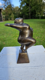 DIKKE DAME / RECHTERBEEN GEBOGEN