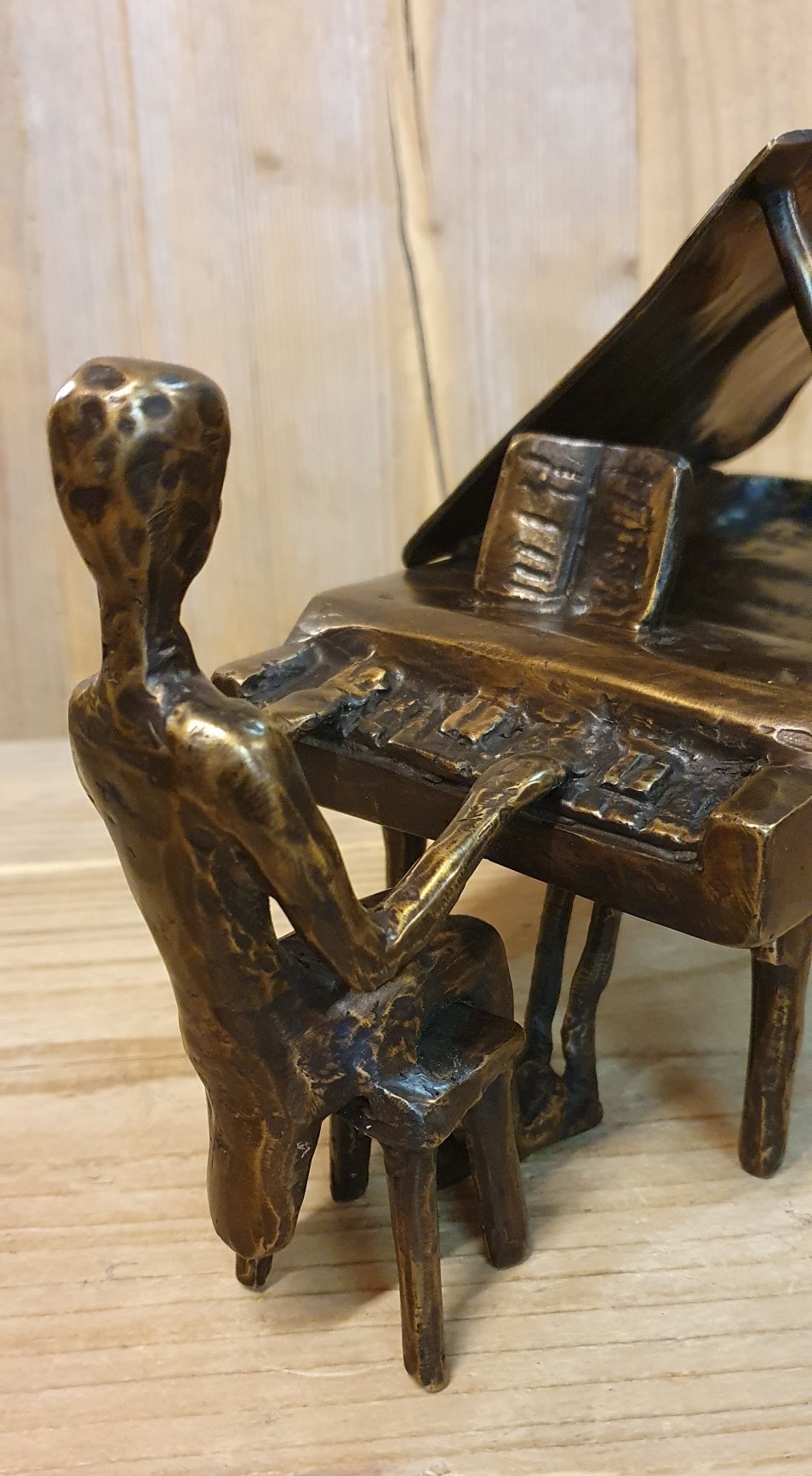 PIANIST MET VLEUGEL PIANO