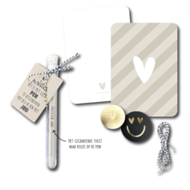Giftset pen met naam in reageerbuisje  Meester