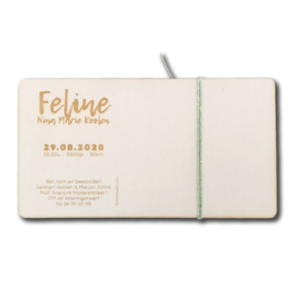 Geboortekaartje hout met rond label van vegan leather geboortebloem