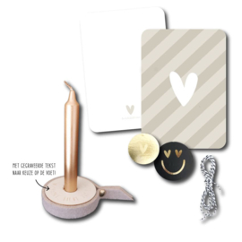 Giftset kaarsenstandaard hout en vilt met gouden kaars Moederdag Juf