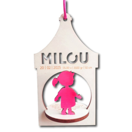 Geboortekaartje hout hanger huisje met silhouet 3D meisje