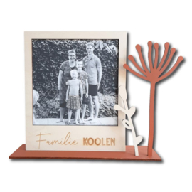 Polaroid hout foto met droogbloemen en voet familie