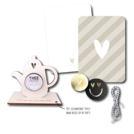 Giftset theepot hout en blikje thee met voet Moederdag Juf