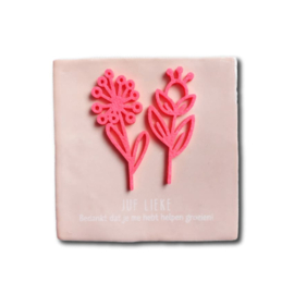 Tegeltje keramiek JUF bloemetjes 3D vilt