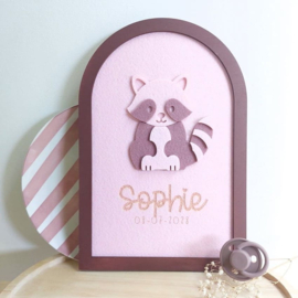 Kinderkamerdecoratie wasbeer van hout en vilt met naam | Gepersonaliseerd