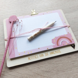 Klembordje hout met notitieblokje en potlood roze