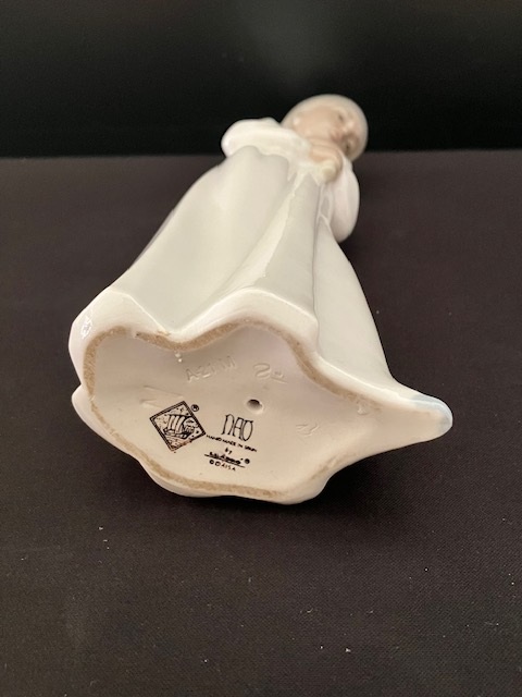 NAO Lladro porselein:  Devotion / Devoción hoog 20 cm