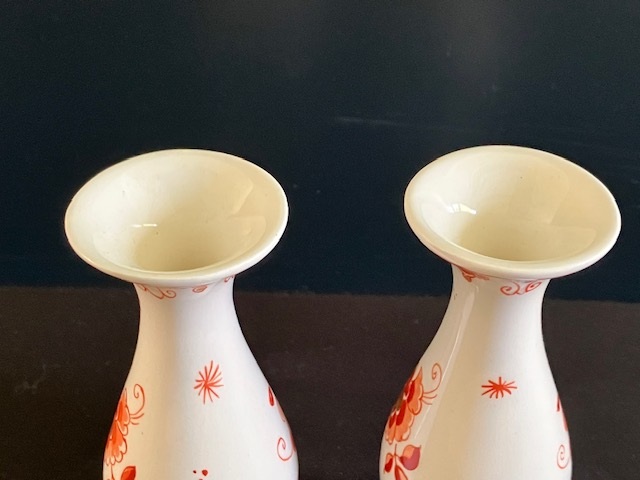Porceleyne Fles Pijnacker: Twee vaasjes rond  11,5 cm